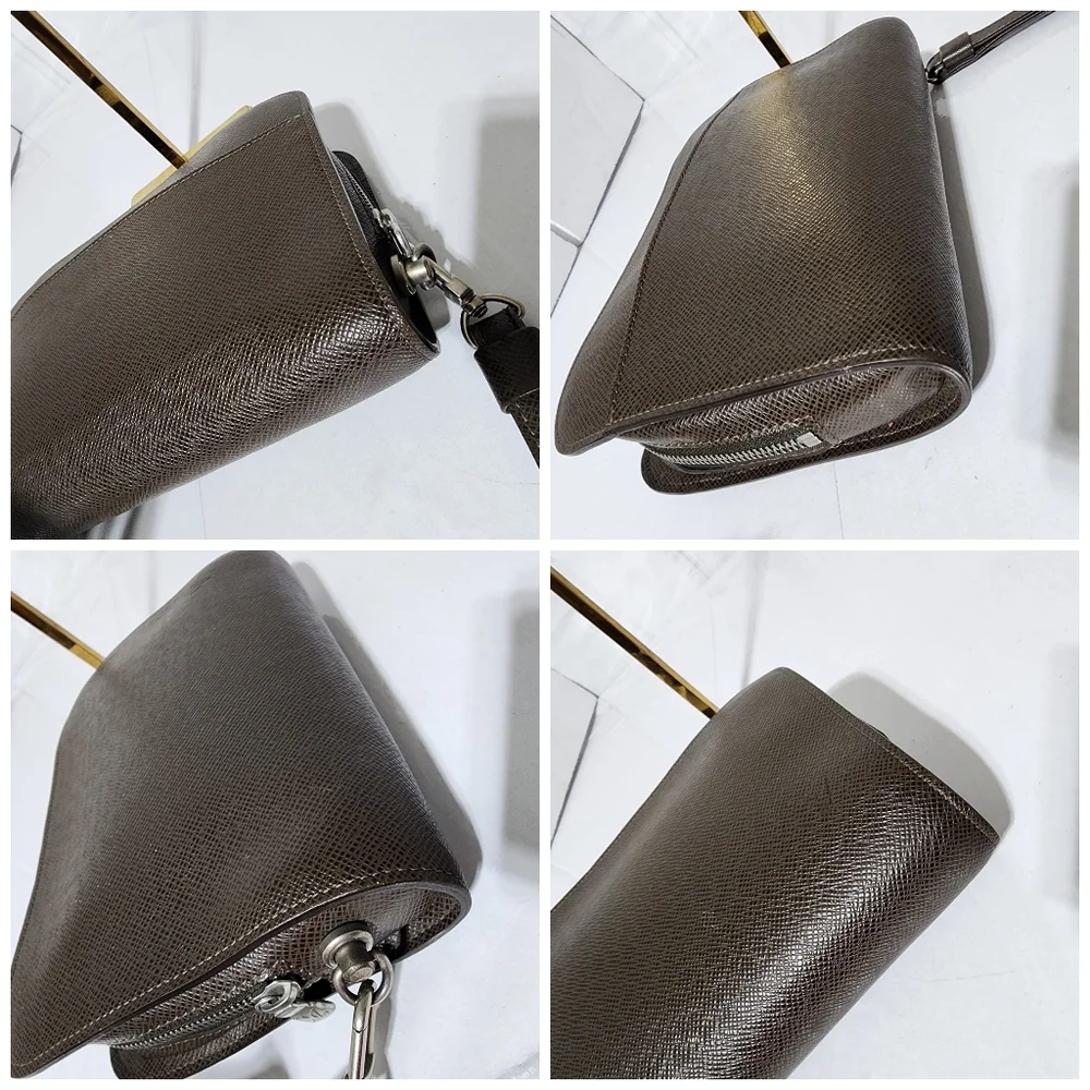 Louis Vuitton Moca Taiga Leather Baikal Men Wristlet Brown